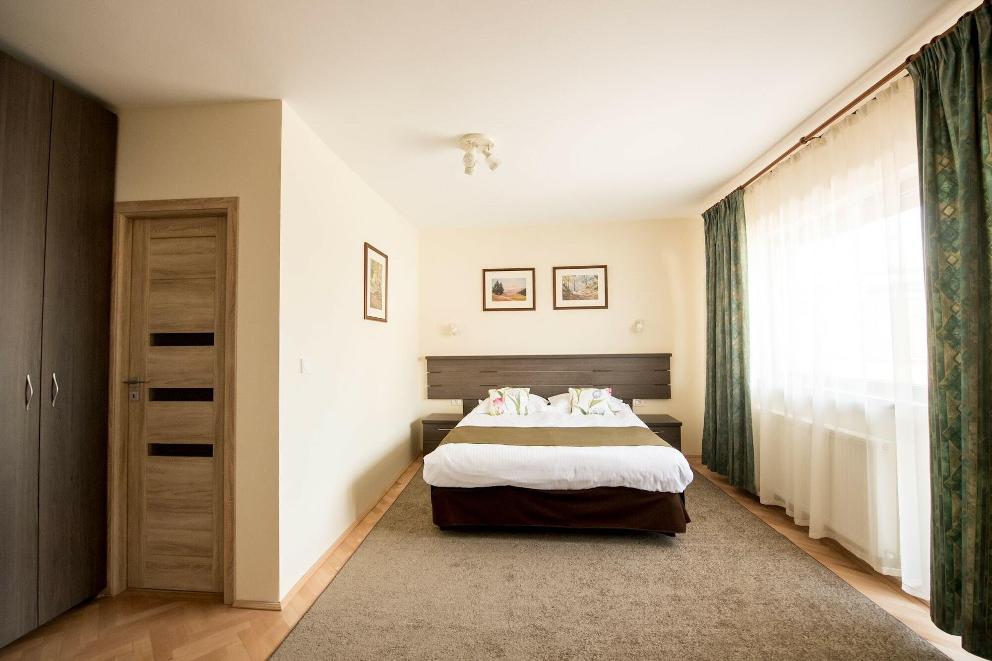 Vila Nicopole Art & Wine Brasov Exterior photo